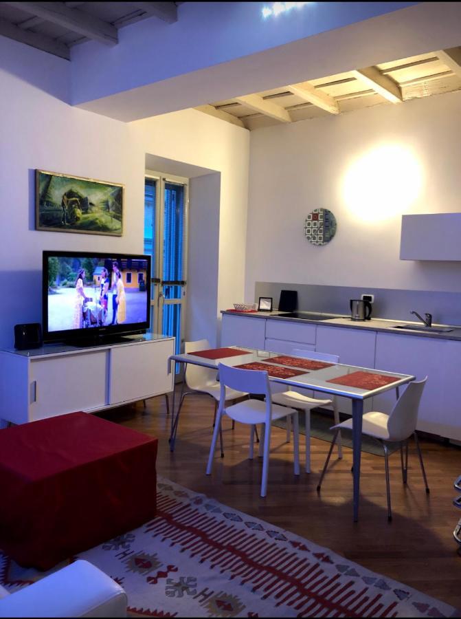 Emma Home Adiacente Alla Piazza Ducale Vigevano Luaran gambar