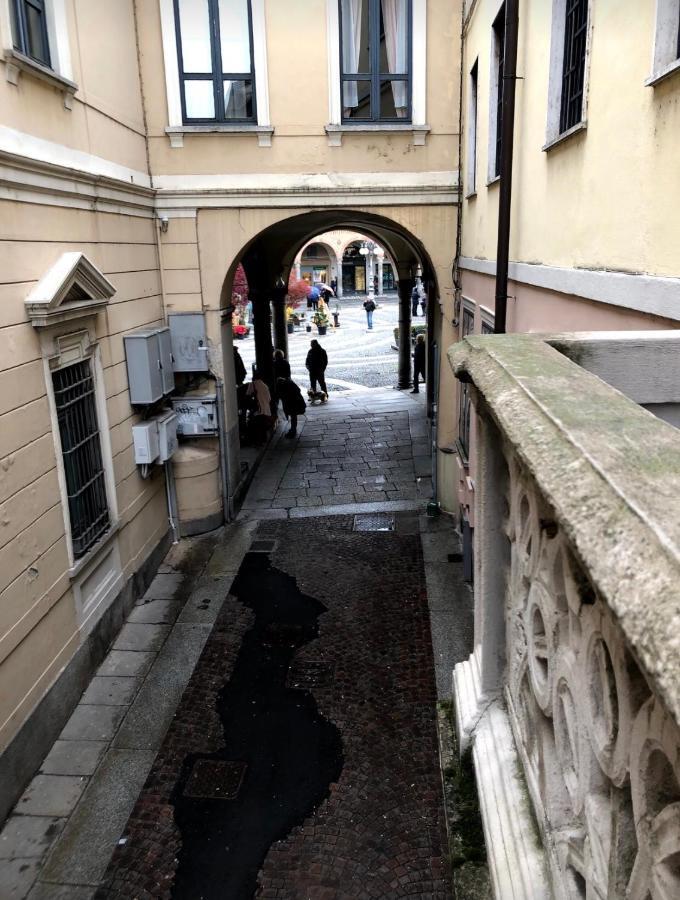 Emma Home Adiacente Alla Piazza Ducale Vigevano Luaran gambar